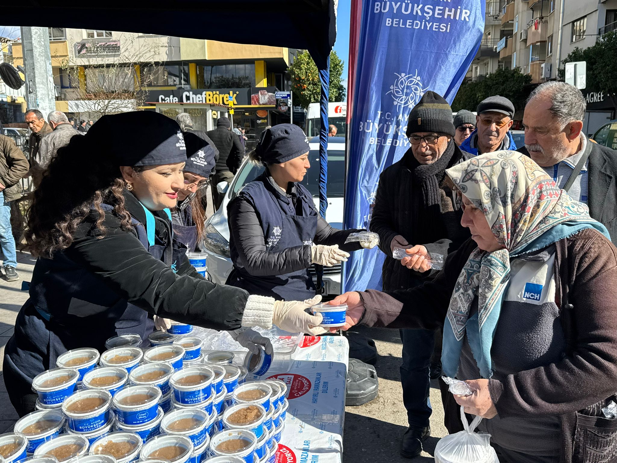 Aydın büyükşehir belediyesi 6 Şubat'ın yıldönümünde helva hayrı yaptı