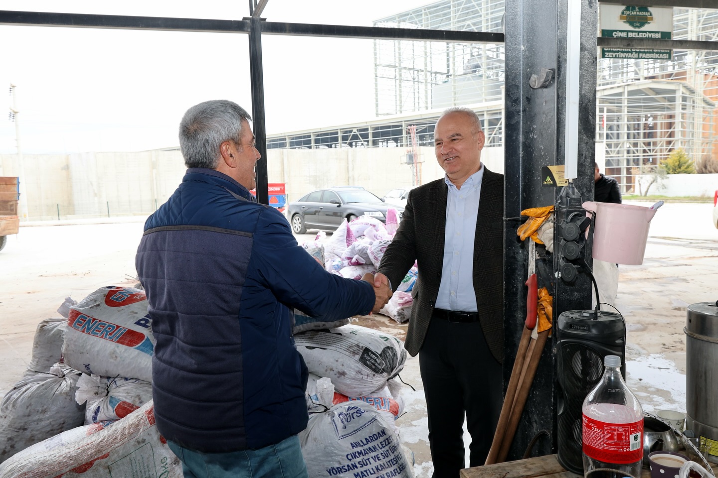 Baskan Kivrak Zeytin Ureticilerini Fabrikaya Davet Etti Aydindaki Belediyenin Zeytinyagi Fabrikasi Bereketle Doldu Tasti 544408 575174Ba4A4816Fff686E3Bb76A589A8