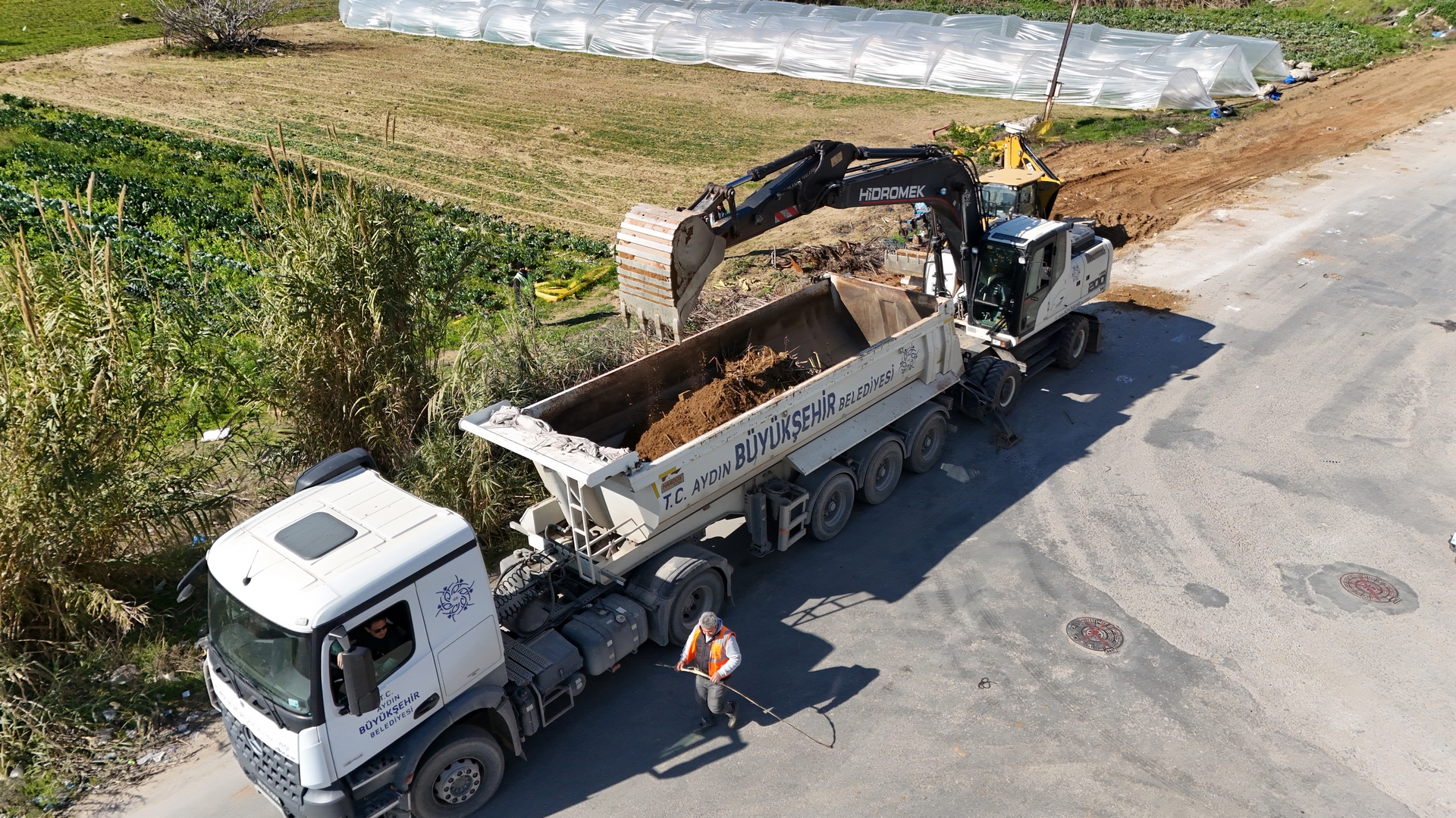 Büyükşehir Belediyesi yol çalışmalarına hız kesmeden devam ediyor 