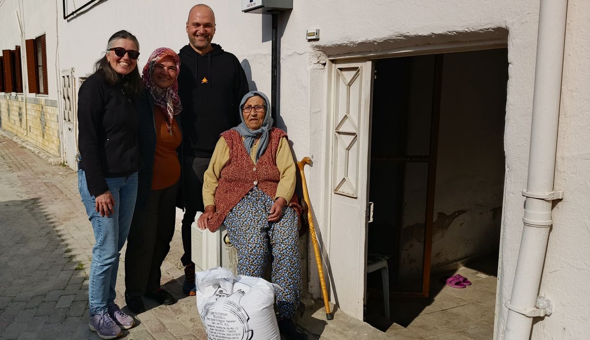 Efes Selçuk leylekleri de erken gelmeye başladı