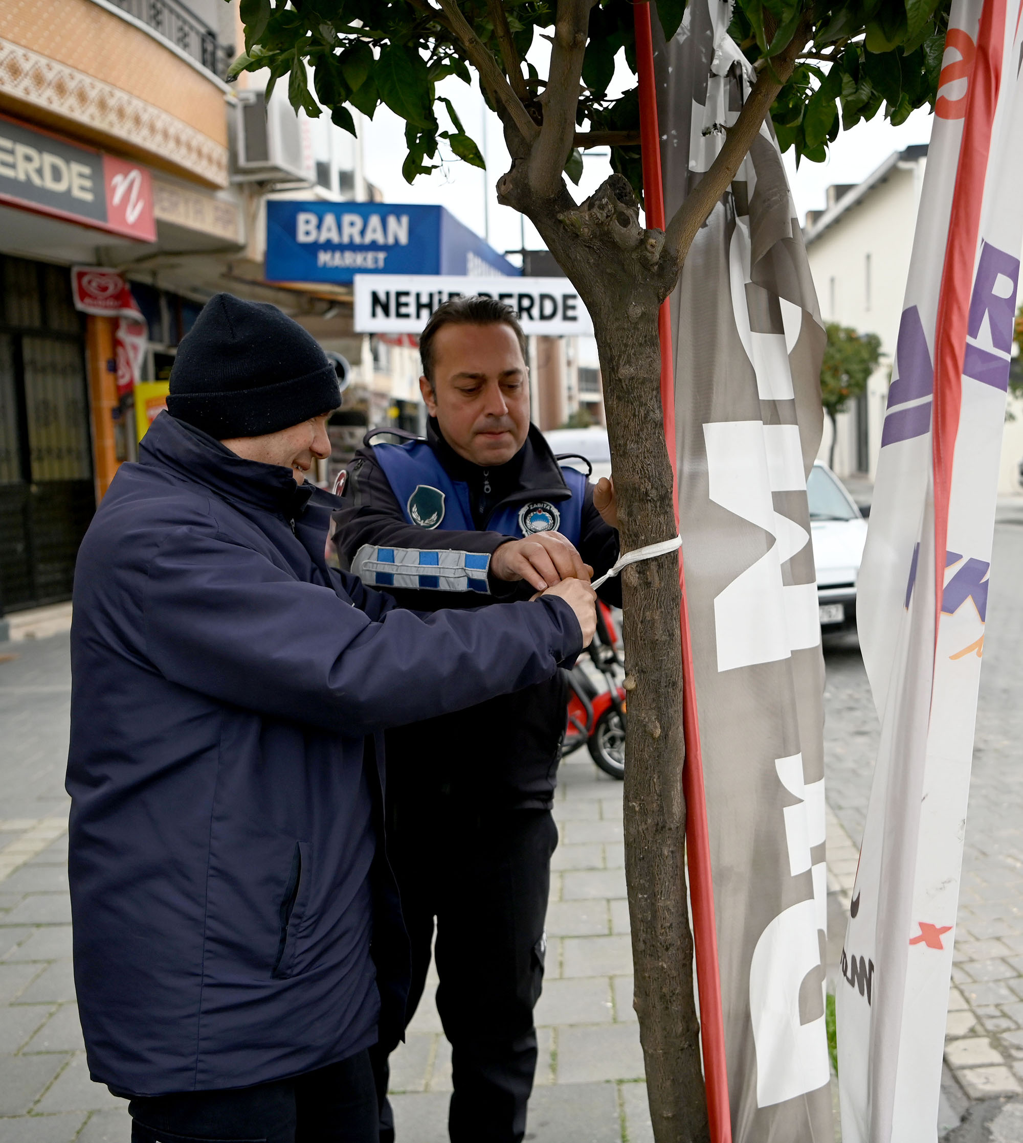 Kusadasi Belediyesi Zabita Ekipleri Kaldirim Isgaline Gecit Vermiyor Denetimler Memnuniyetle Karsilaniyor 547325 6E9B2Ca8Cca9E20A117149430E50D773