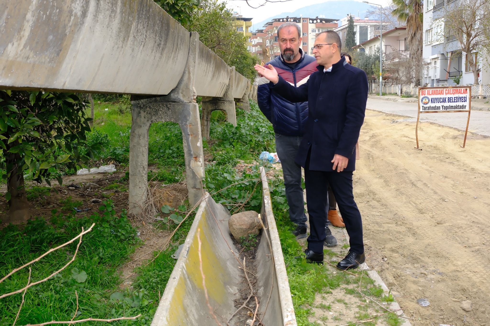 Kuyucak’ta iki mahallede yollar yenileniyor