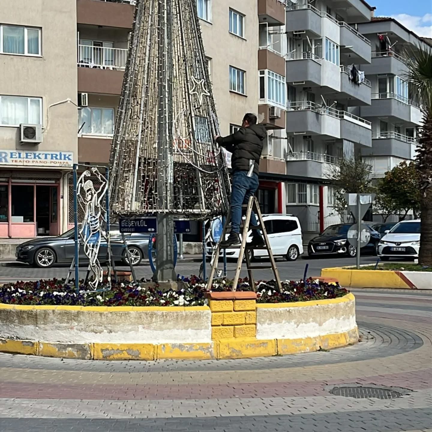 Nazilli ışıklandı: Park ve kavşaklarda aydınlatma çalışması yapıldı