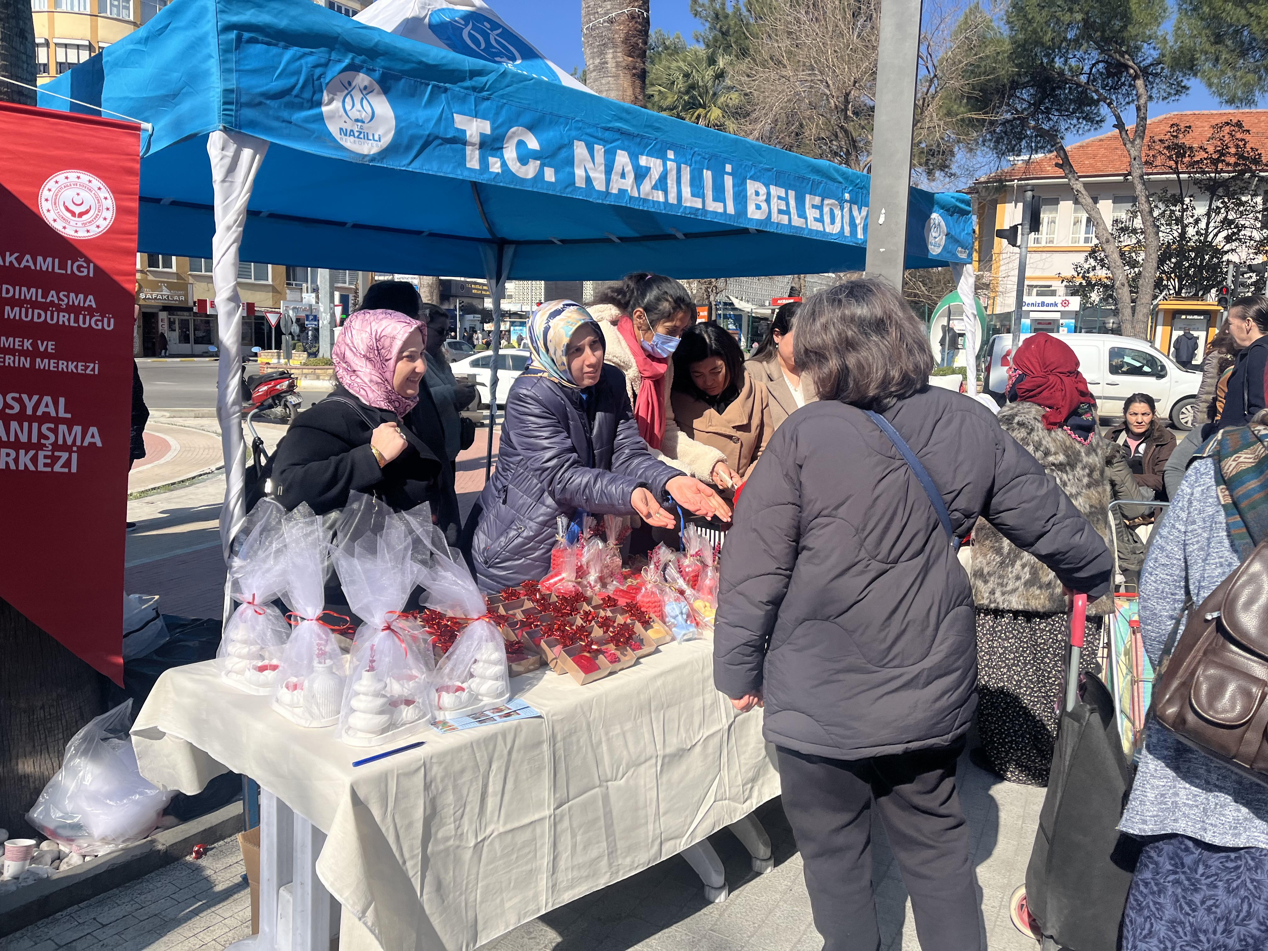 Nazilli’de kadınlardan Sevgililer Günü sergisi 