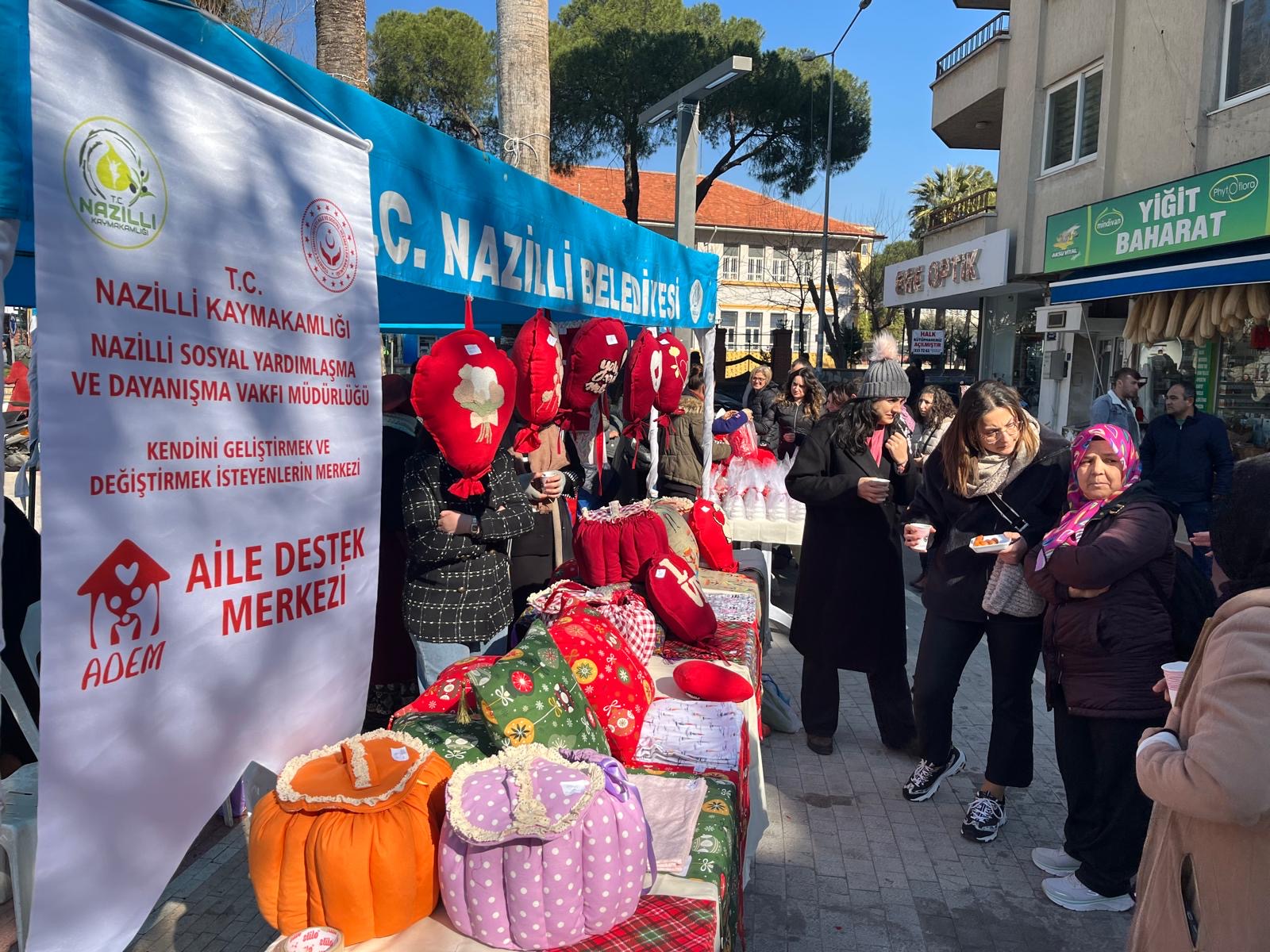 Nazilli’de kadınlardan Sevgililer Günü sergisi 