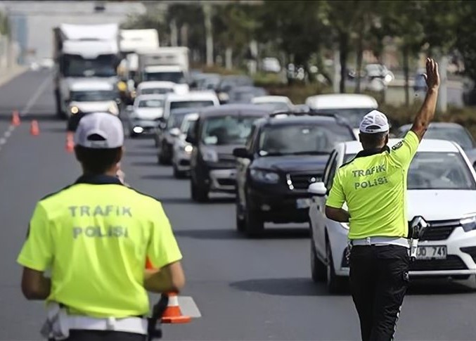 Bakan Yerlikaya 81 ildeki sürücüleri uyardı! Bunu yapan bir daha trafiğe çıkamayacak