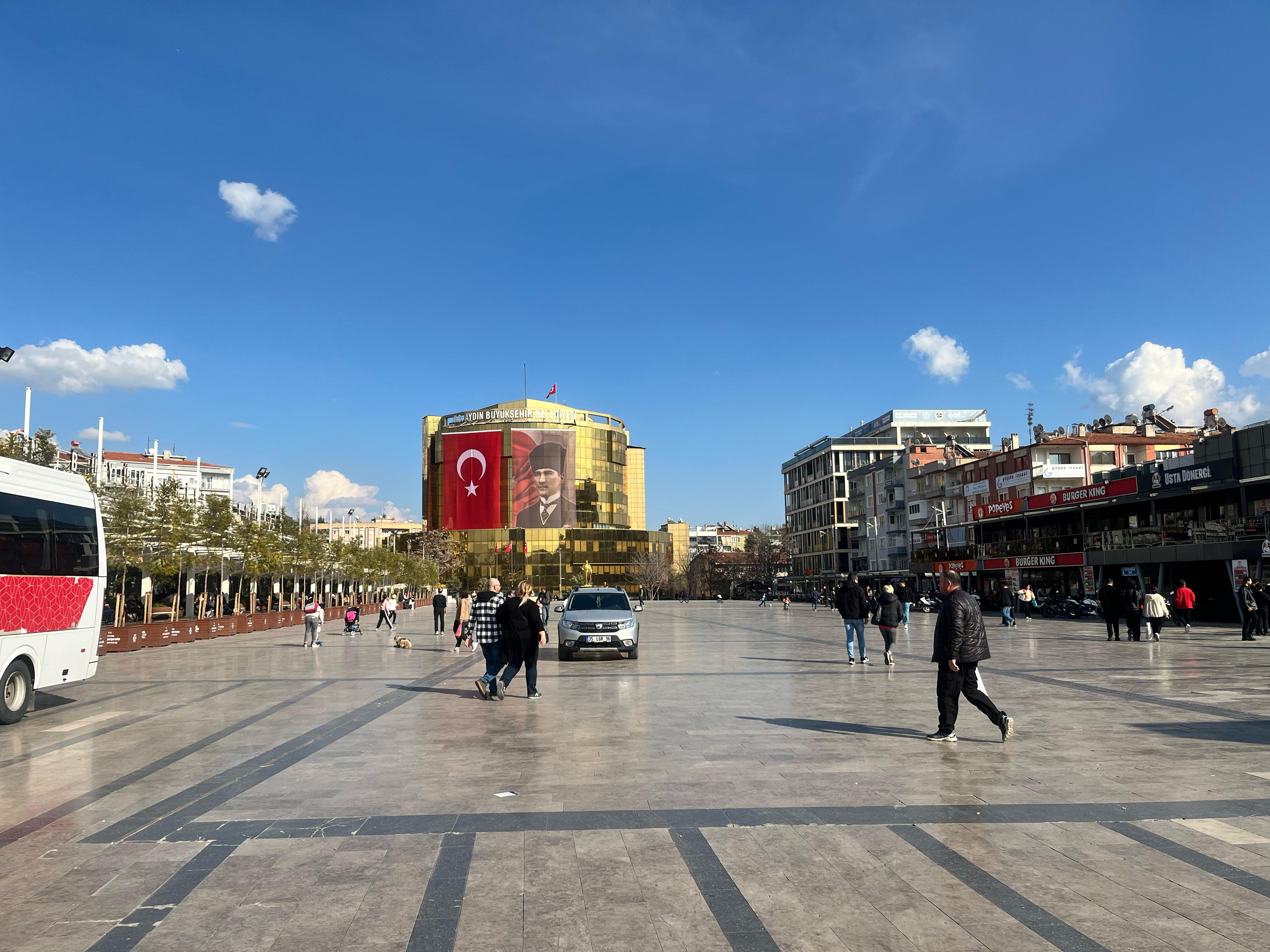 Aydınlılar güneşin tadını çıkardı