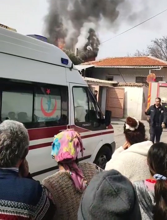 Evde yangın çıktı! 3 yaşındaki çocuk hayatını kaybetti 