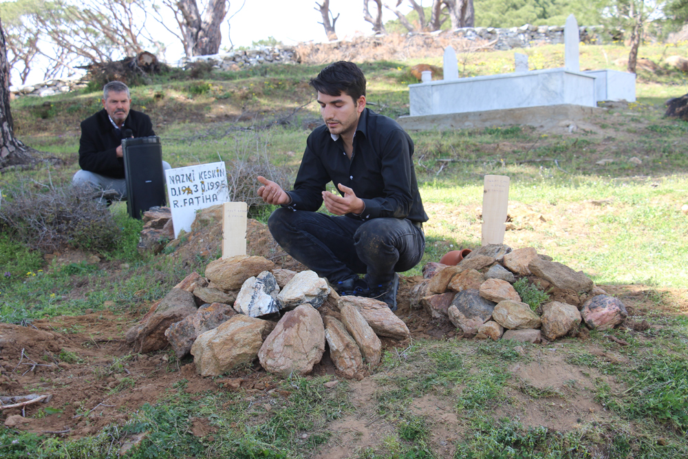 Aydın'da kahreden görüntü! Aynı tabutta taşınan bebeklere isimleri mezarda verildi