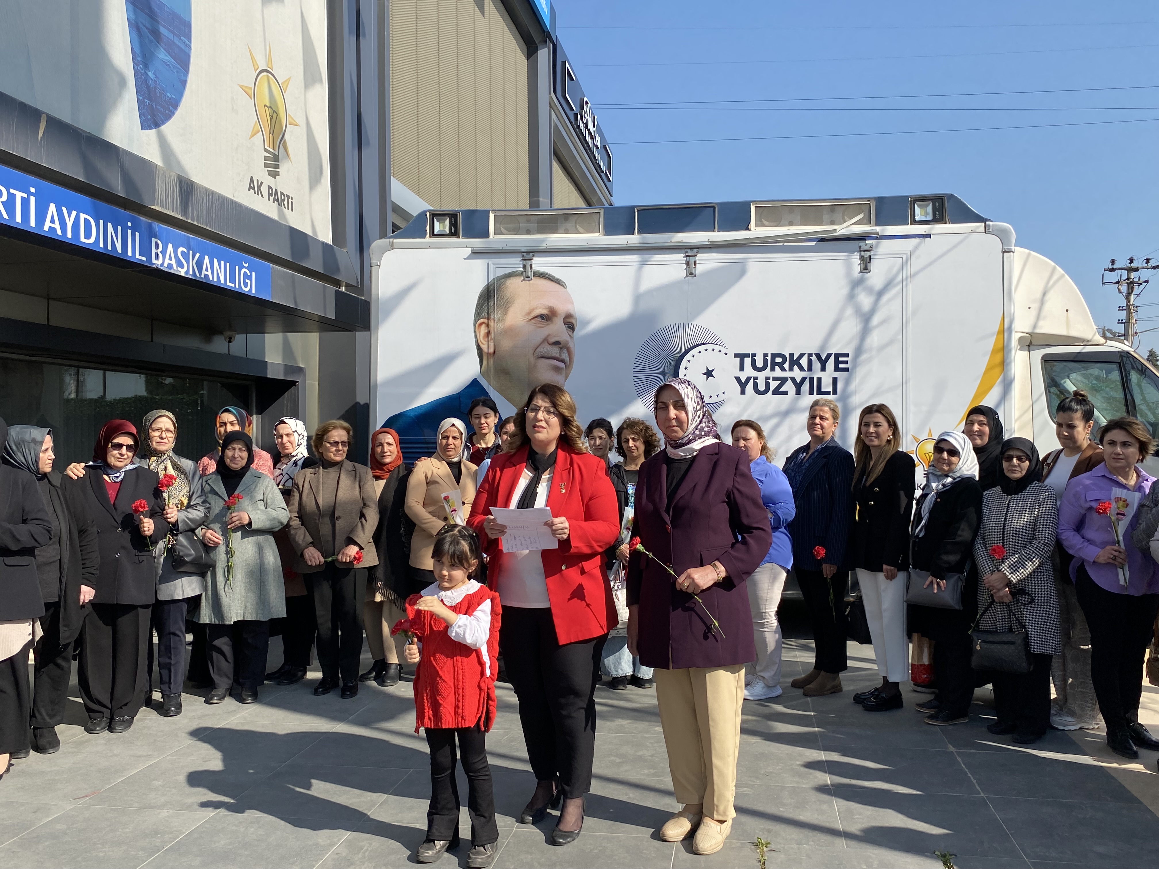 AK Kadınlar 8 Mart için seslendi: “Tüm kadınların başarılarıyla gurur duyuyoruz”