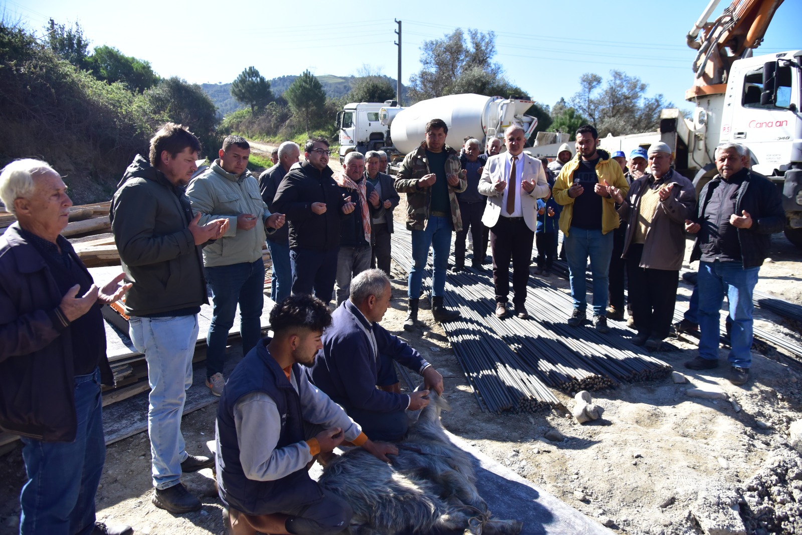 Baskan Kaya Kopru Icin Ilk Betonu Doktu Aydindaki O Mahalle Kopruye Kavusuyor Baskan Kaya Arzulara Kopru Sozunu Tuttu 553740 82A038B5E8E7Fb67E3Fd972Fb2D36D7A