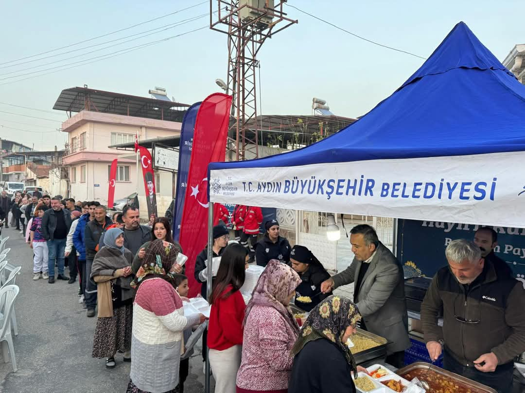 Büyükşehir’in iftar sofrasına yoğun ilgi: Nazilli’de mahalleli hep birlikte oruç açtı