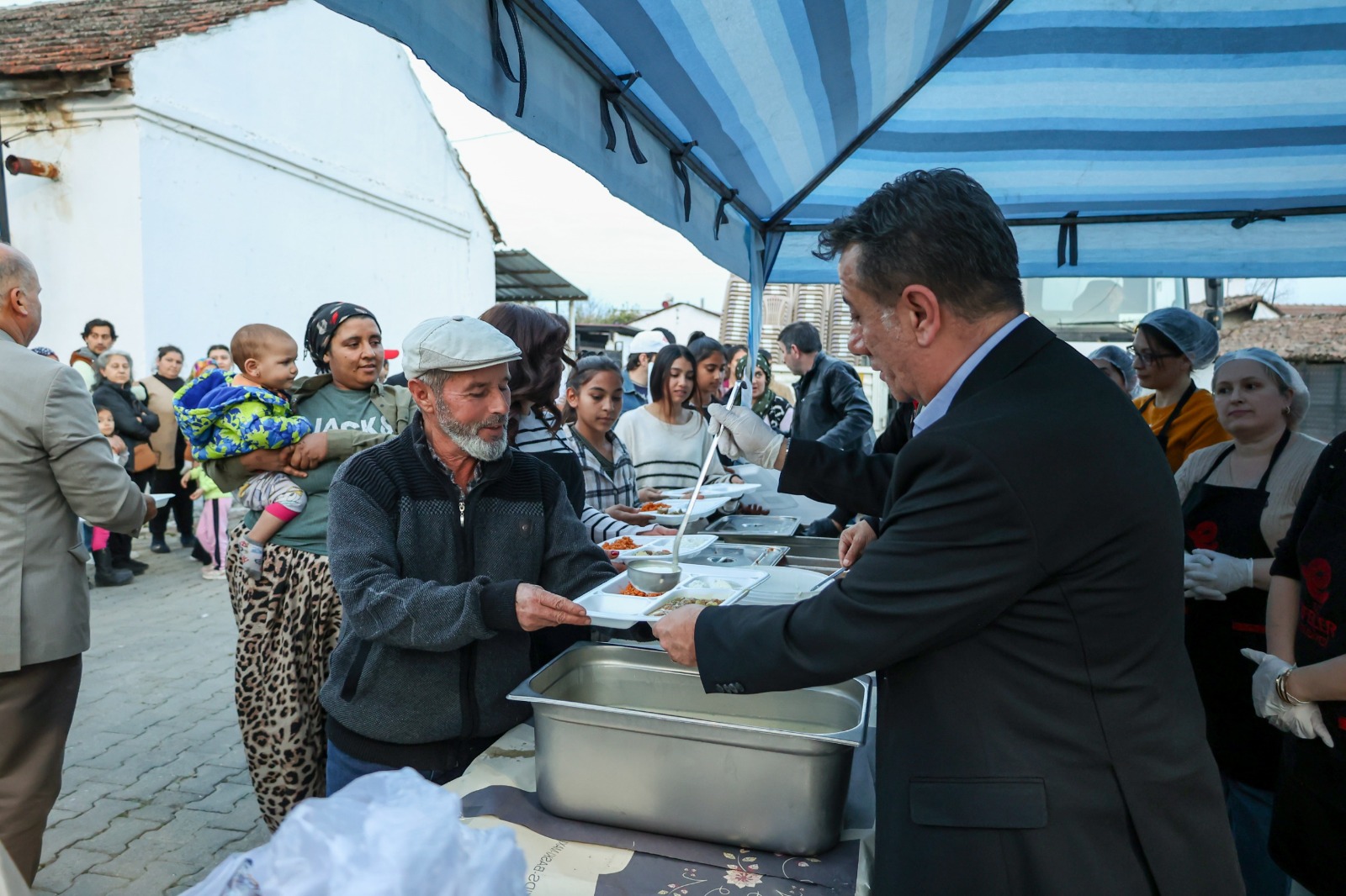 Efeler Belediyesi'nden Kocagür'e hizmet eli