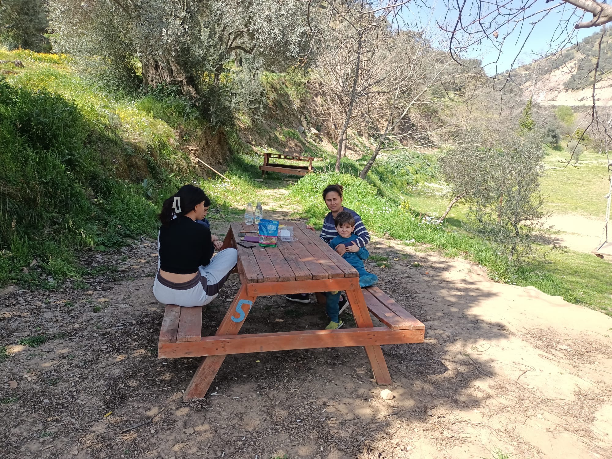 Havalar ısındı, piknik alanları doldu