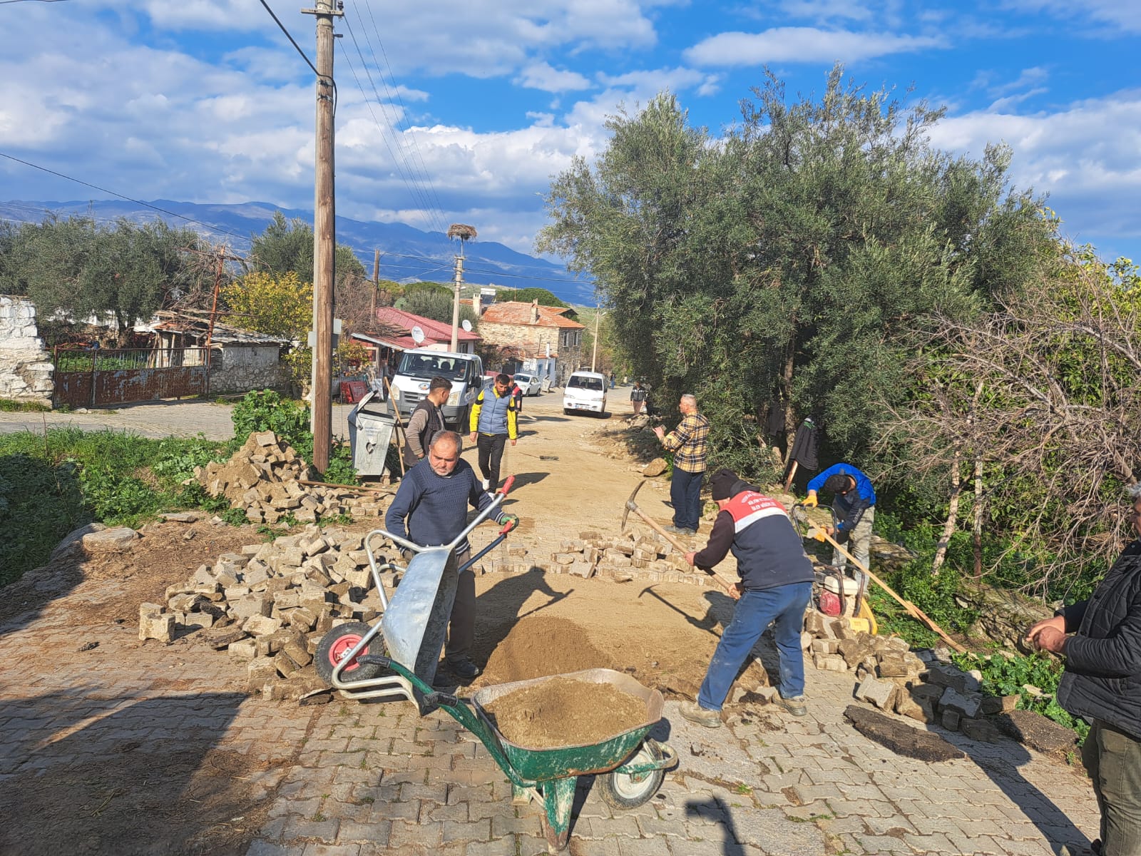 Kuyucakta Yol Calismalari Devam Ediyor Baskan Doganca Basarandaki Calismalari Inceledi 548872 B190Ae21A72Cbb487A7E8C6Ea094C832