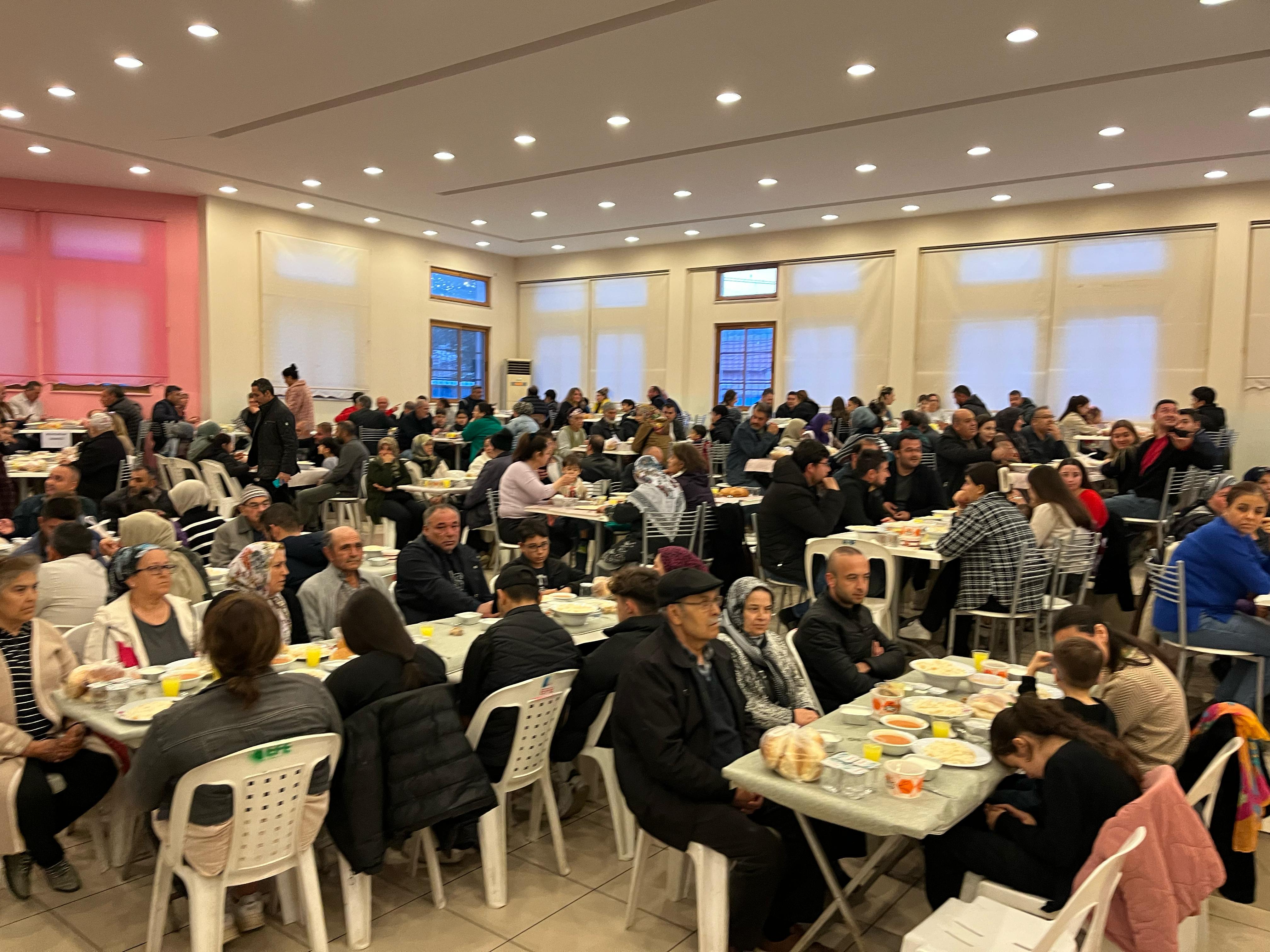 Nazilli’de YRP vatandaşları iftarda buluşturdu 