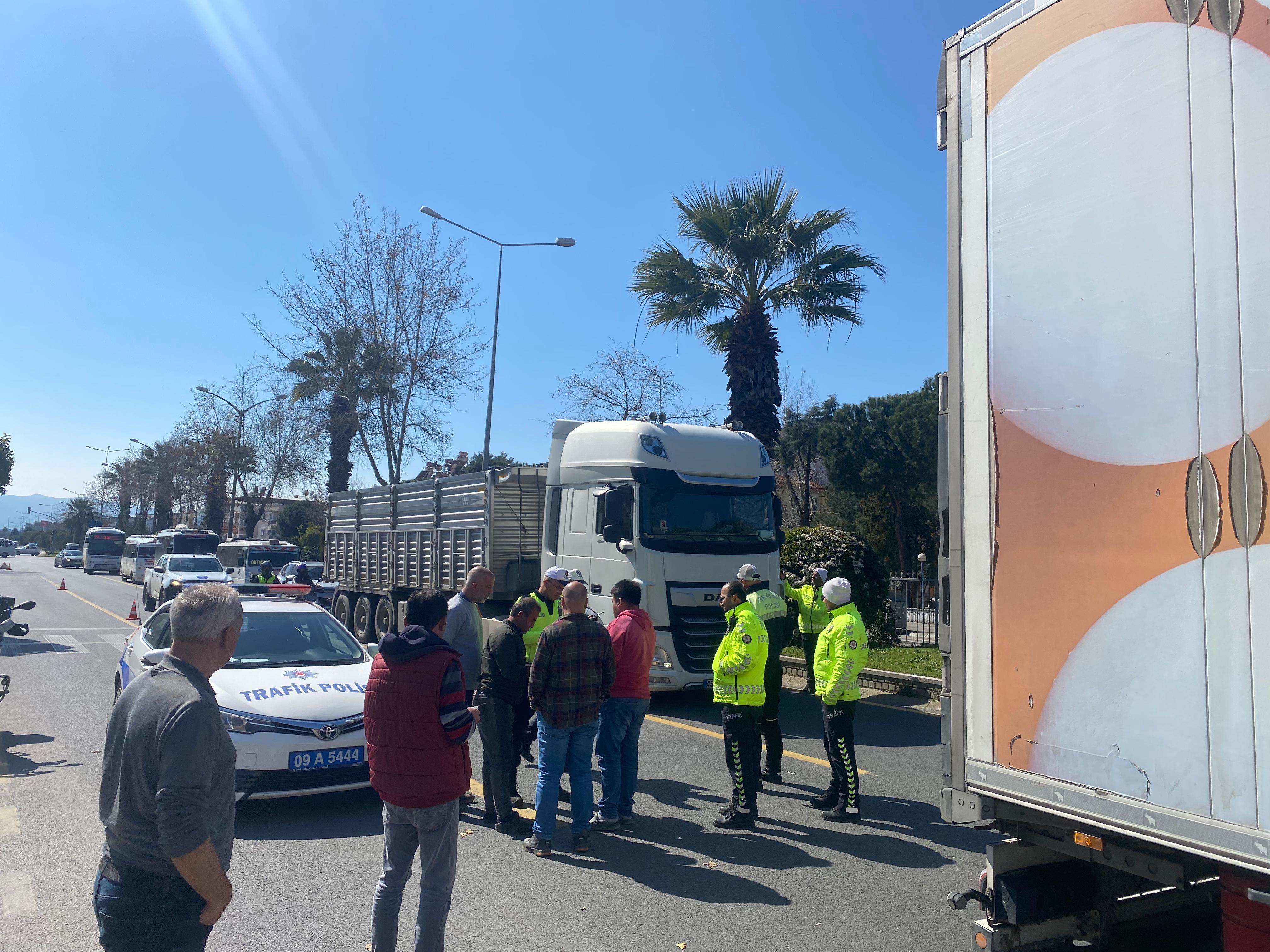 Aydın’da çile bülbülüm çile! Üst yapı onarım çalışmaları sürücüleri isyan ettirdi 