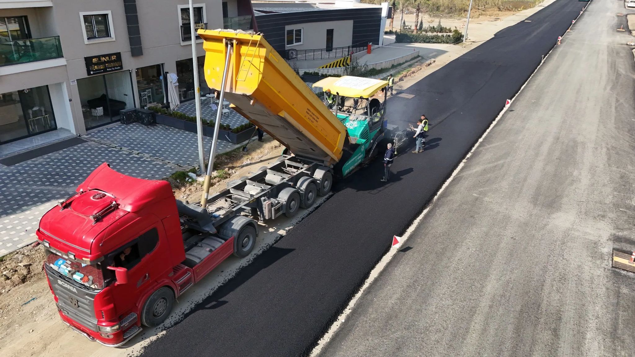 Başkan Çerçioğlu Efeler'in yollarını yeniliyor