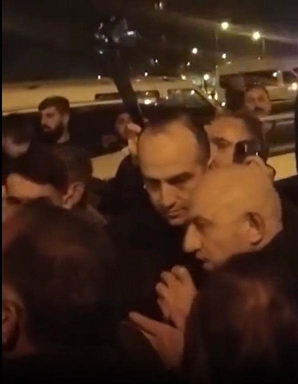 Sokak köpekleri 2 yaşındaki çocuğu öldürdü! Sokağa dökülen vatandaşlar isyan etti 