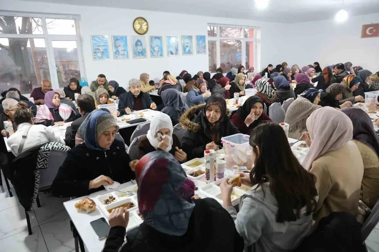 Muhtarlıktan şaşırtan karar! Evlerde iftar yemeği yapmak yasaklandı 