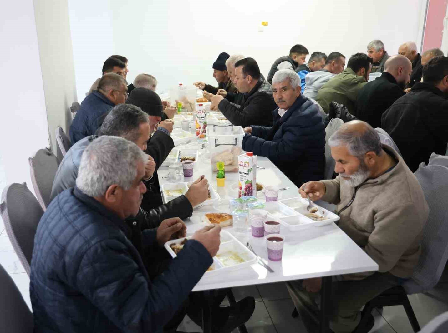 Muhtarlıktan şaşırtan karar! Evlerde iftar yemeği yapmak yasaklandı 