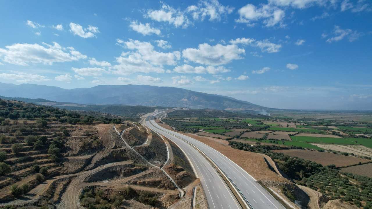 Aydın-Denizli Otoyolu'nu kullanacaklar dikkat! O çıkış trafiğe kapatıldı