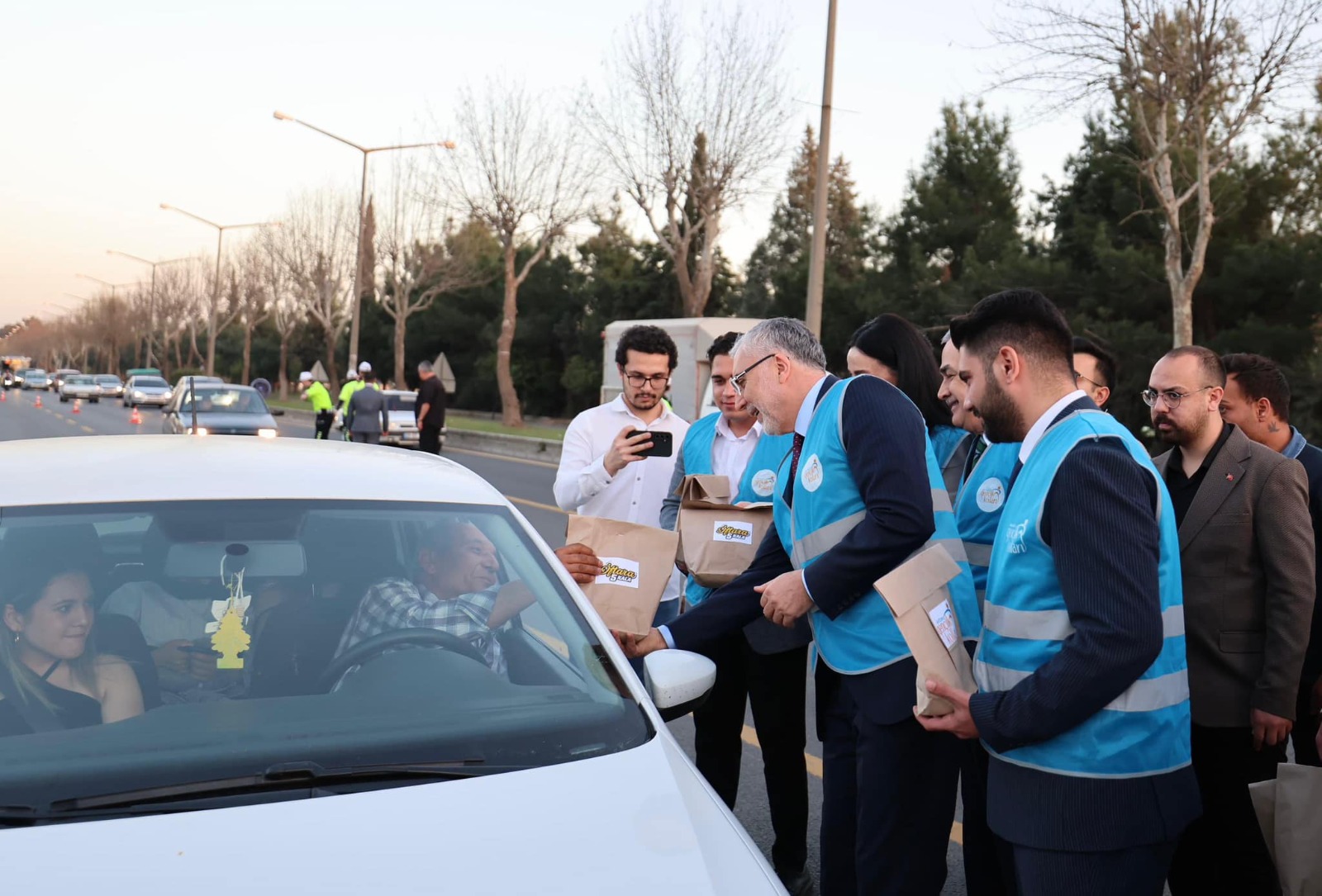 Bakan Işıkhan Aydın’da vatandaşlarla buluştu