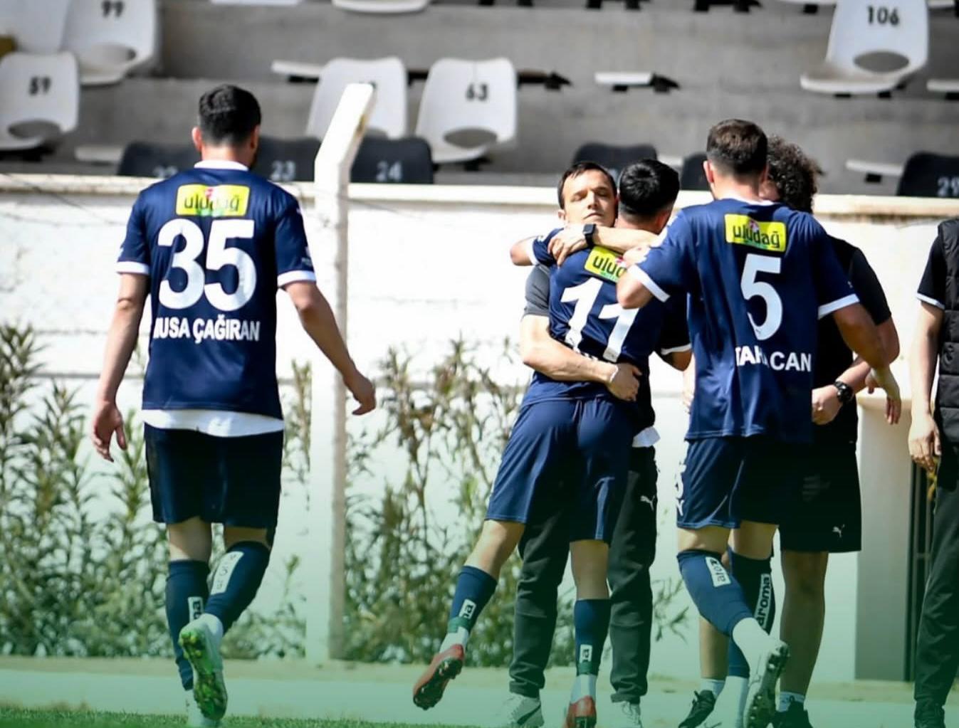 Kuşadasıspor lider takımla berabere kaldı: 1-1