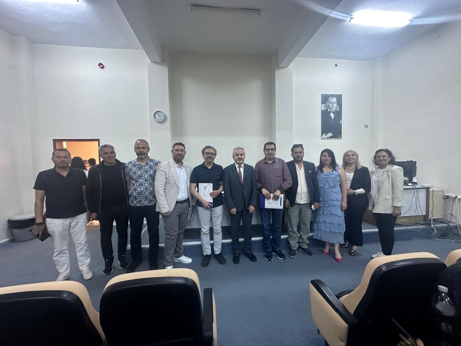 Adu Aydin Myoda Kariyer Gunleri Basladi Gazetecilik Ve Grafik Tasarim Tecrubelerini Ogrencilerle Paylastilar 562250 D82Faf91F1C7B142C8E2431786B328E0