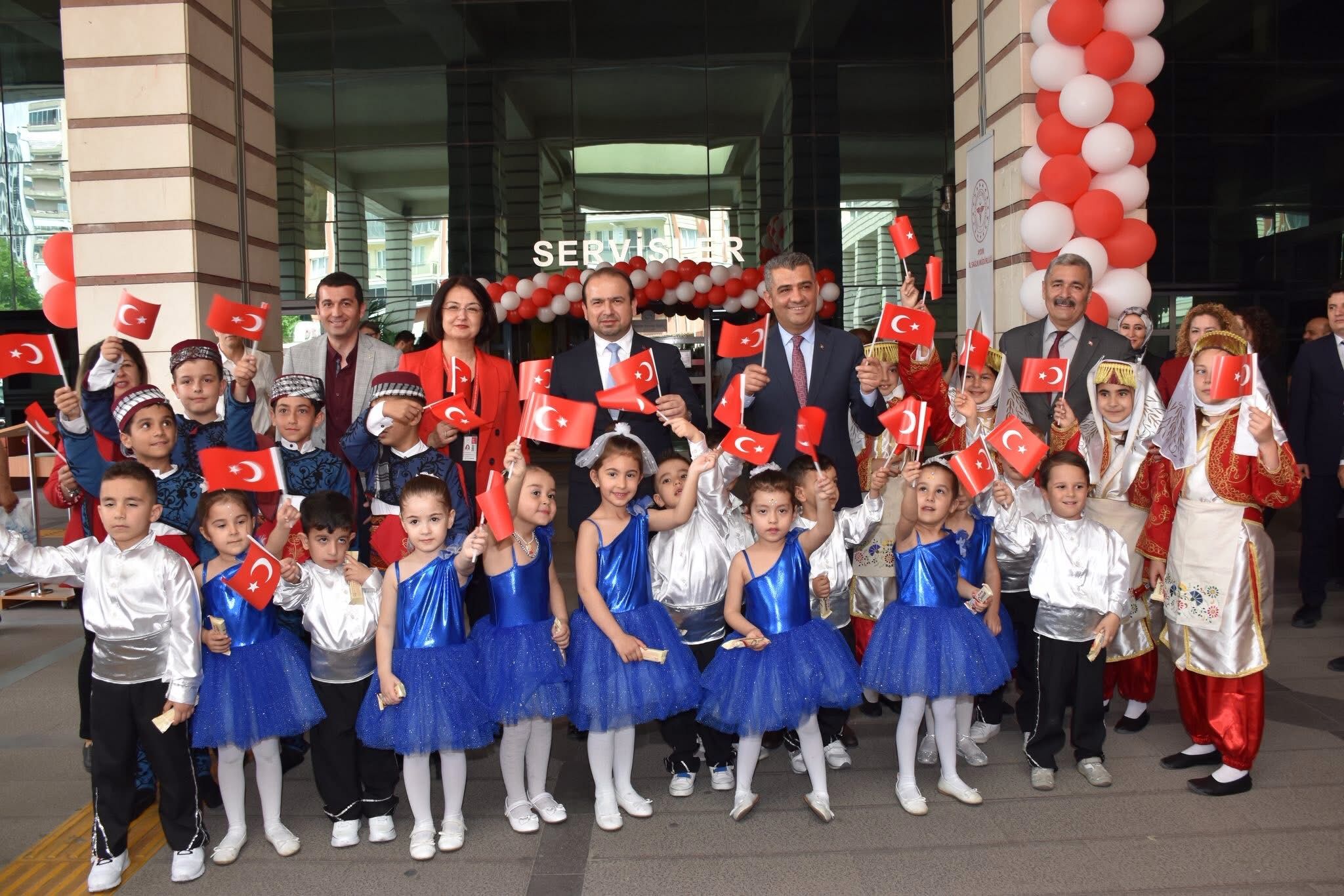 Aydın’da 23 Nisan coşkusu hastaneye taşındı