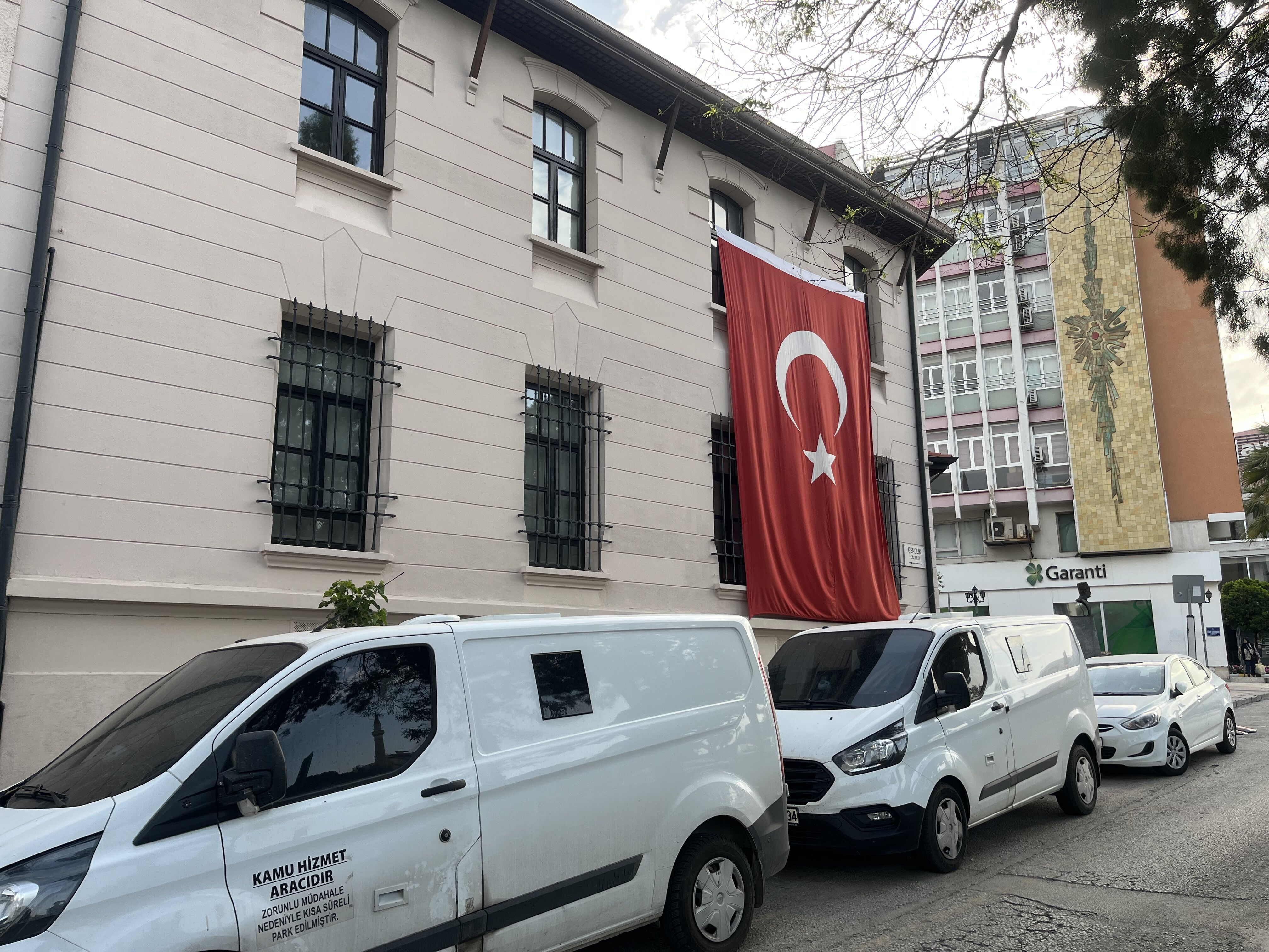 Aydın’da sokaklar bayraklarla donatıldı