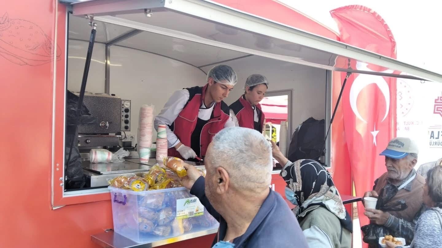 Aydinli Ogrenciler Her Hafta Bin Kisilik Yemek Dagitiyor 562896 Ab3262Efa859Ef380Eeb6Ba6115532Ee
