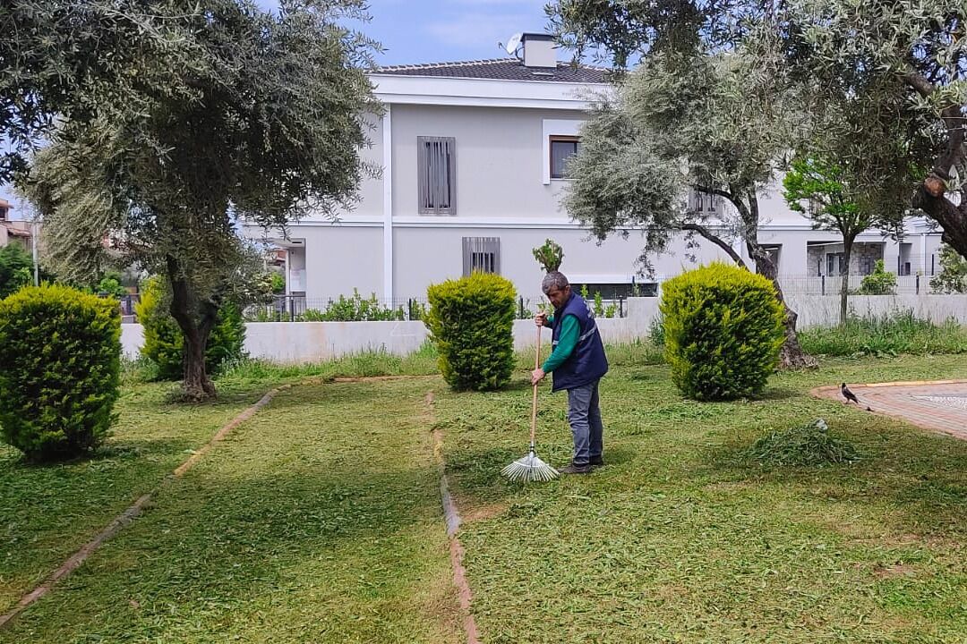 Baskan Yetiskin Efeler Icin Calisiyor Kentin Yesil Alanlari Yaza Hazirlaniyor 563889 7Aea94410858641Af6F0Efaa8F3Fb4F7