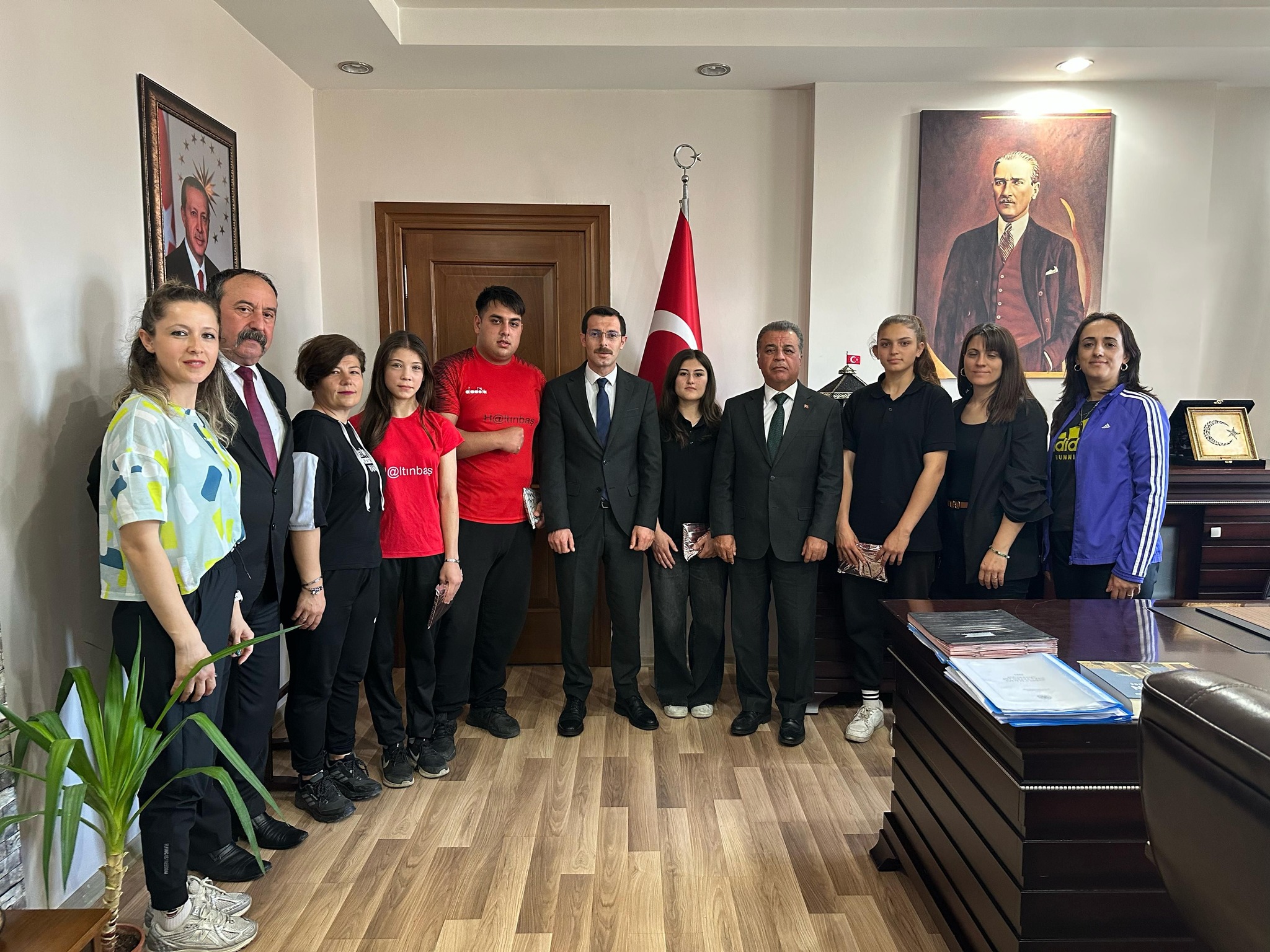 Bozdoganin Sampiyonlarindan Kaymakam Polata Ziyaret Kevser Dayan 561778 Adf0A9D247Dd4477142B68115Ef92Ad2