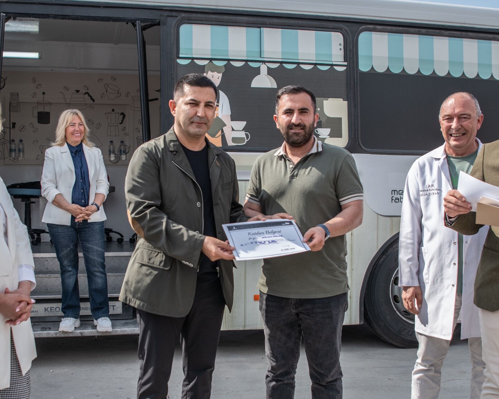 Kusadali Gencler Mobil Barista Otobusu Ile Mesleki Beceri Kazandi 562908 Cd74E71602Edd66288531Ca744362D28