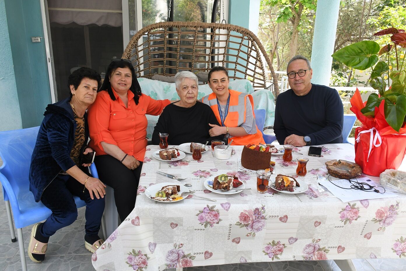 Kusadasi Belediyesinden Surpriz 80Inci Yas Kutlamasi 562812 B2789Bba072Fbccbb02A9Fd6Fc4E777D