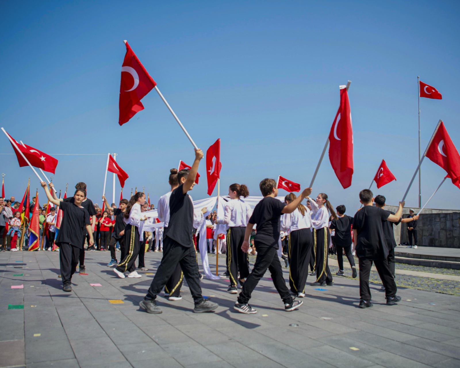 Kusadasinda 23 Nisan Ulusal Egemenlik Ve Cocuk Bayrami Coskuyla Kutlandi 562242 Bb27C50B6534864E3908E78F48Bc9C4D