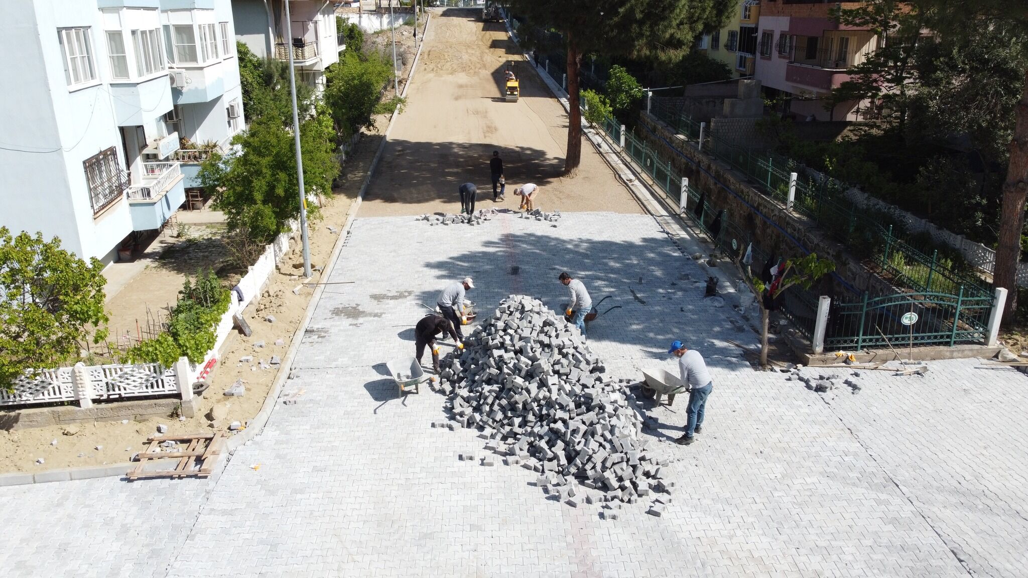 Kuyucak’ta yol çalışmaları devam ediyor