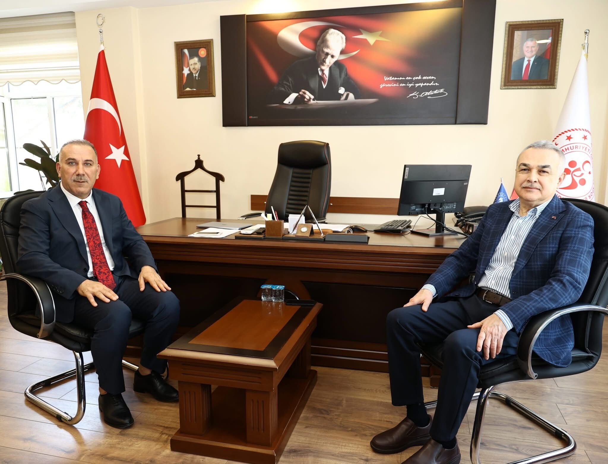 Milletvekili Savas Yeni Mudurlerle Bulustu 563528 8B66C38Bec0Ab5082D3F961329B678F3