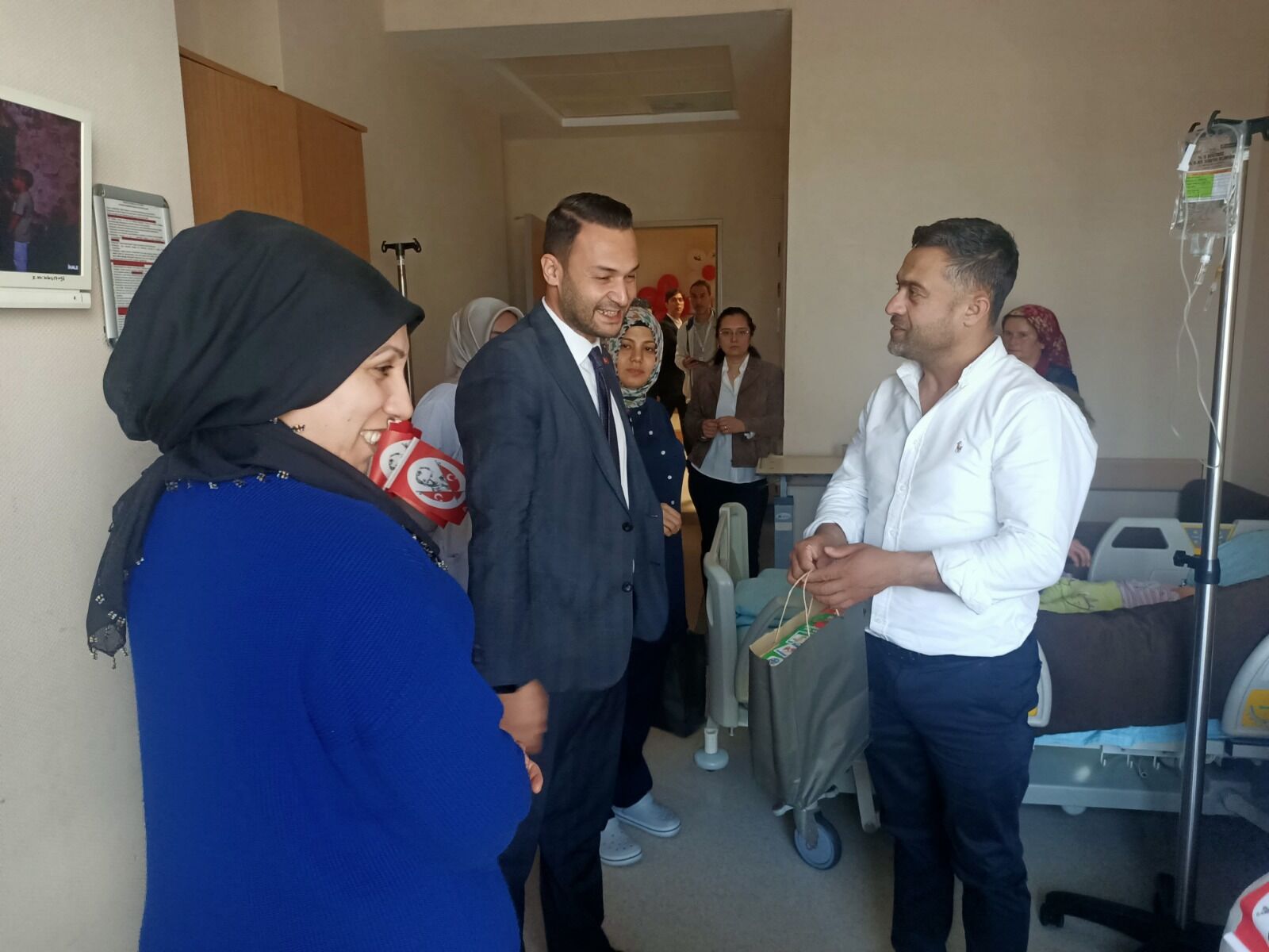 Nazilli Devlet Hastanesinde 23 Nisan Kutlandi Hastanede Yatan Cocuklara Renkli Surprizi 561947 9B857Af4D84D889511033D60De3D19Ba