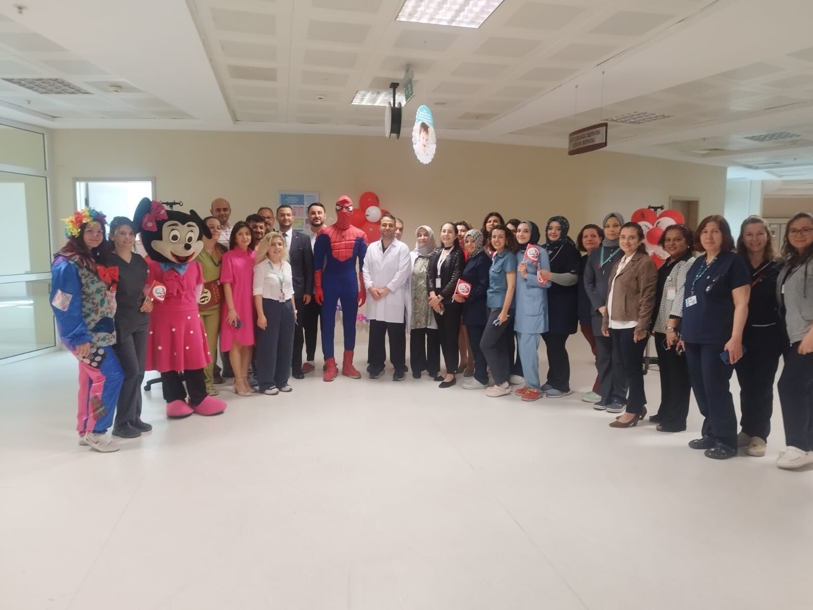 Nazilli Devlet Hastanesinde 23 Nisan Kutlandi Hastanede Yatan Cocuklara Renkli Surprizi 561947 C119166B56402A08B0Aef573Feed2D5A