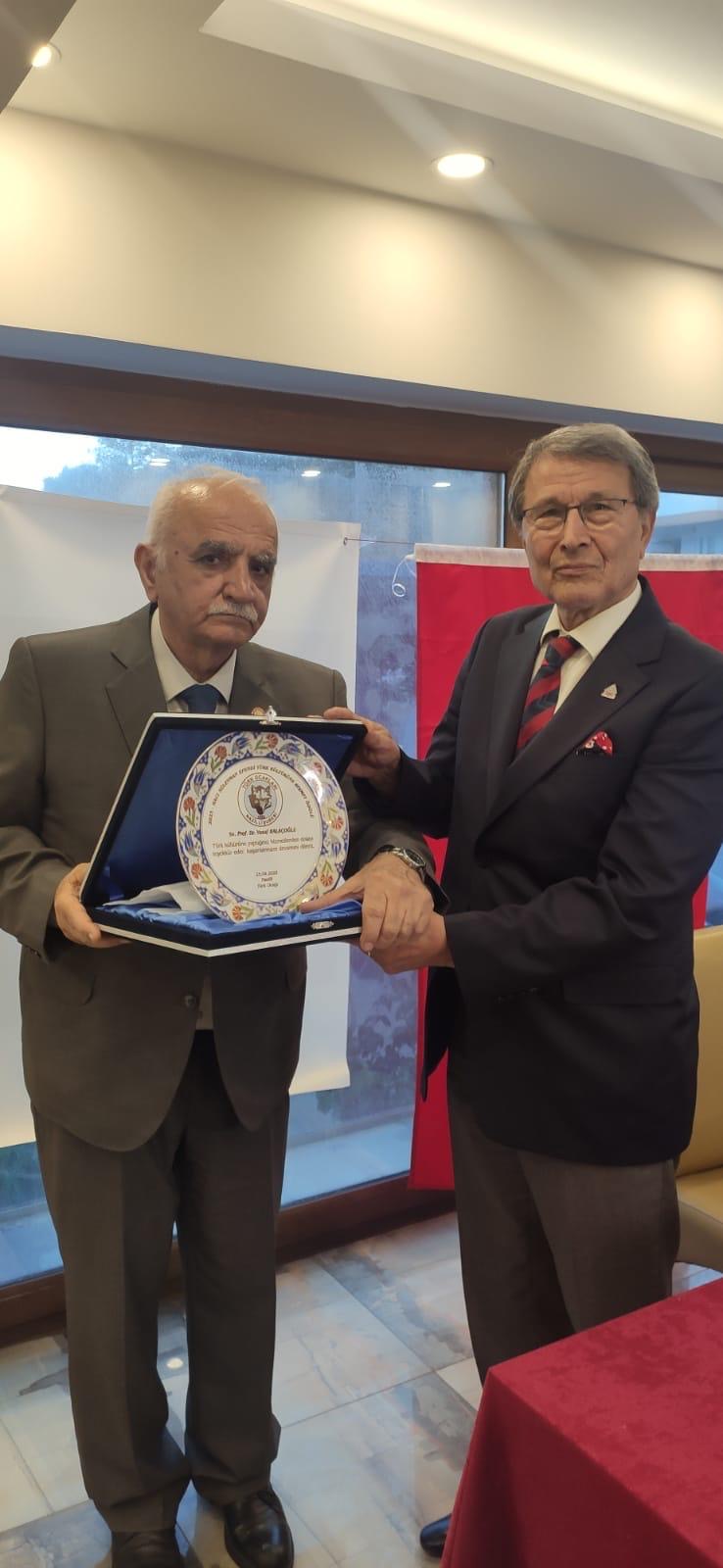 Nazilliden Unlu Profesore Odul Prof Dr Halacogluna Haci Suleyman Efendi Odulu Verildi 563088 8D154Aa82Af76800F741Ae1E525889Ef