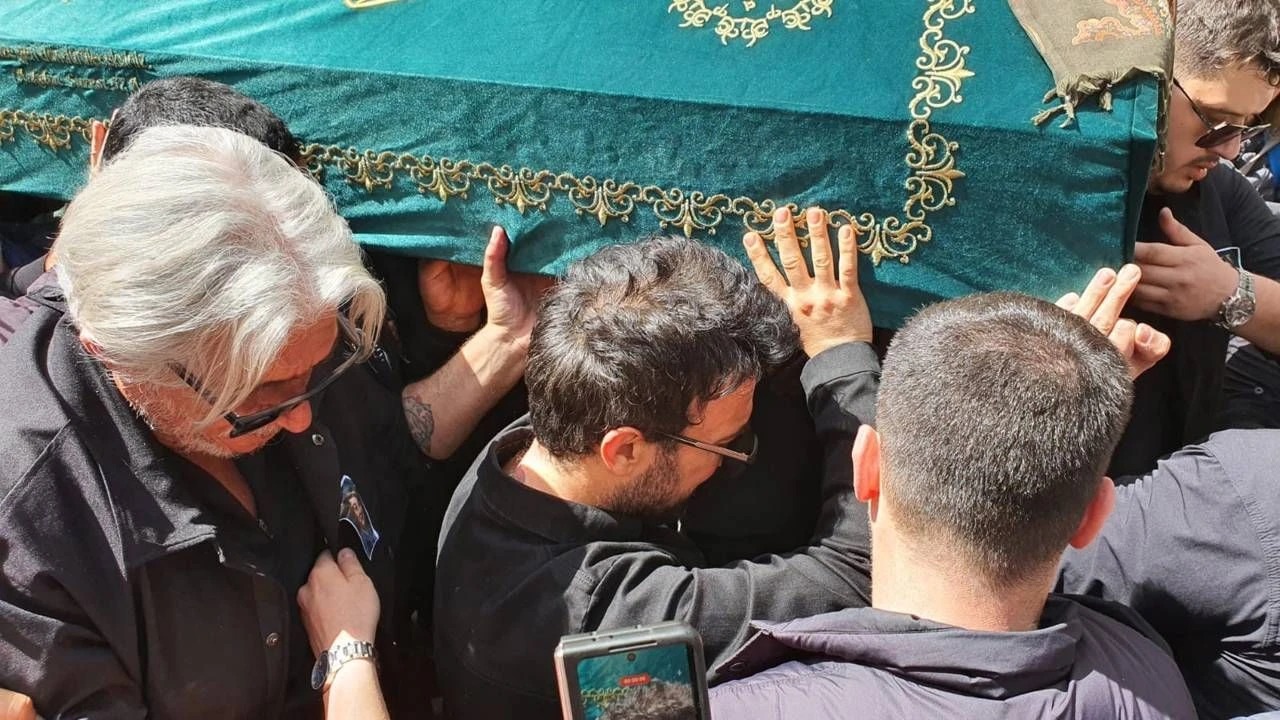 Megastar Tarkan'a kabir suali! Yanıtı herkesi şaşkına çevirdi