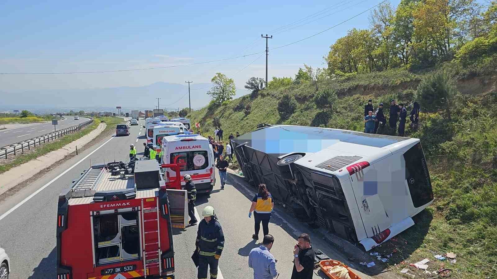 Yolcu otobüsü kontrolden çıkıp devrildi! Feci kazada ölü ve yaralılar var