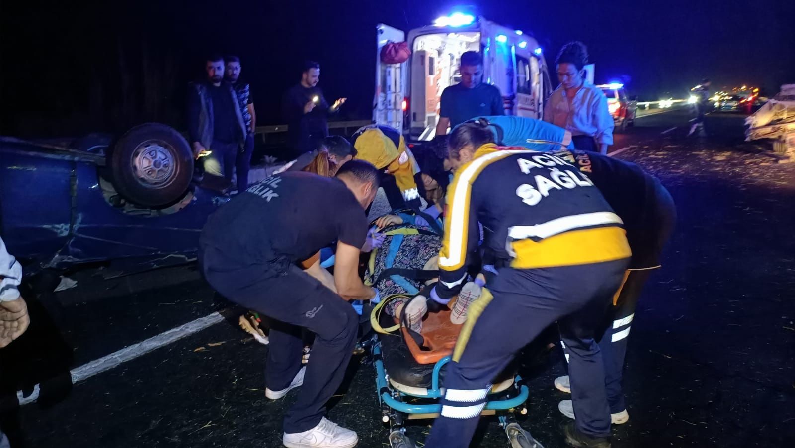 Nazilli’de korkunç kaza! Otomobil traktör römorkuna çarptı: 1’i ağır 2 yaralı