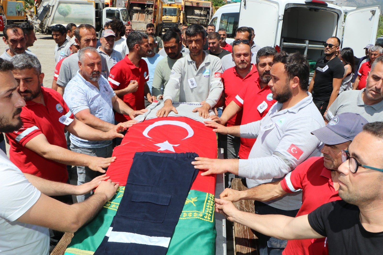 Söke’deki kazada hayatını kaybeden belediye personeline veda 