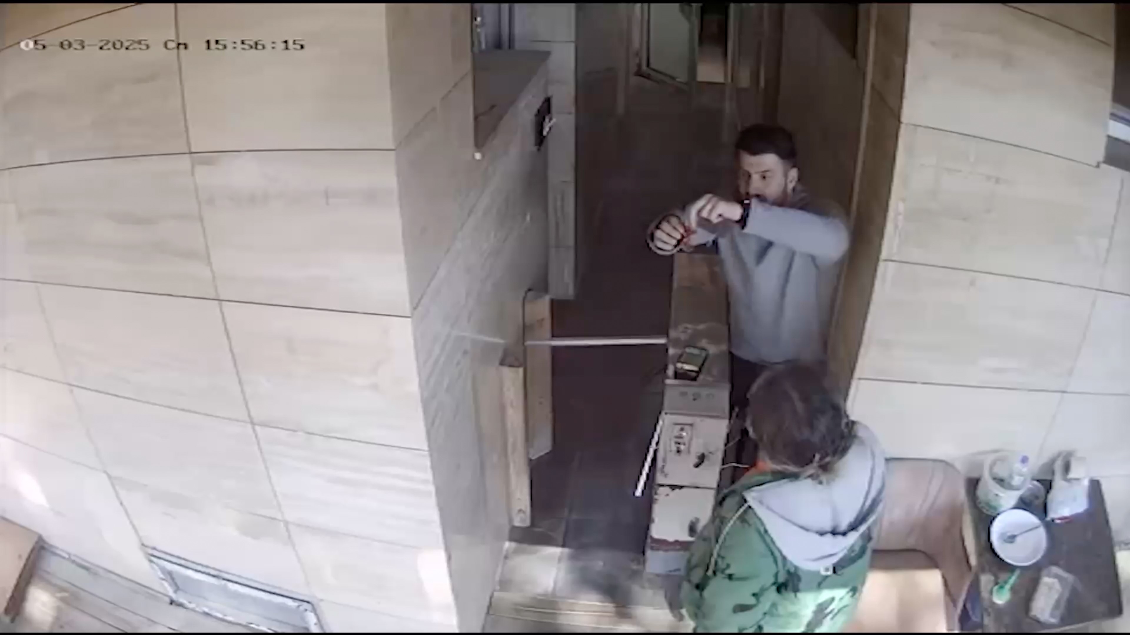 Tuvaletten altın dolu kese çıktı! Herkes aynı şeyi merak etmeye başladı