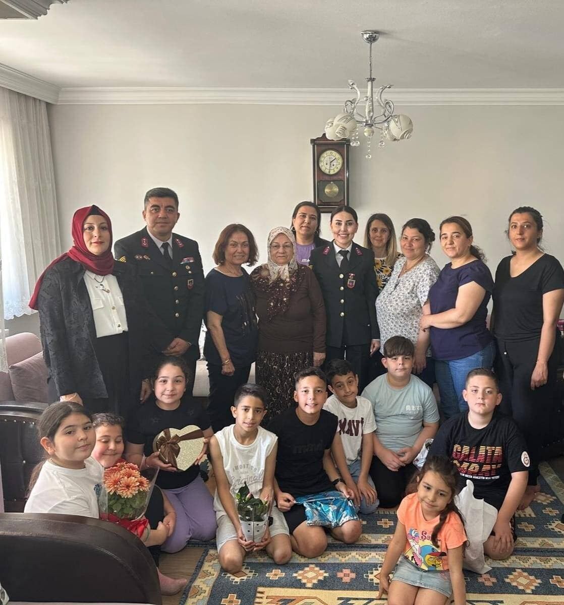 Şehit anneleri ve eşleri unutulmadı