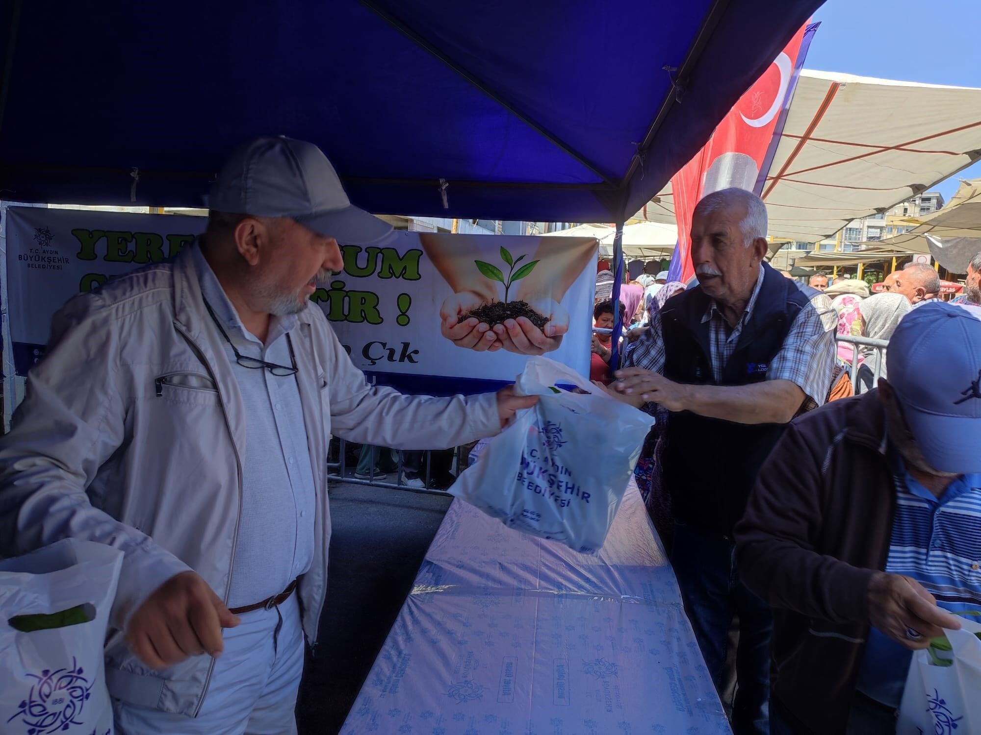 Ata tohumları Söke’de kuyruk oluşturdu