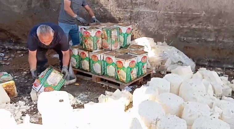 Vatandaşlar zehirlenmekten son anda kurtarıldı! Yakalanmasalar tonlarcasını millete yedireceklerdi